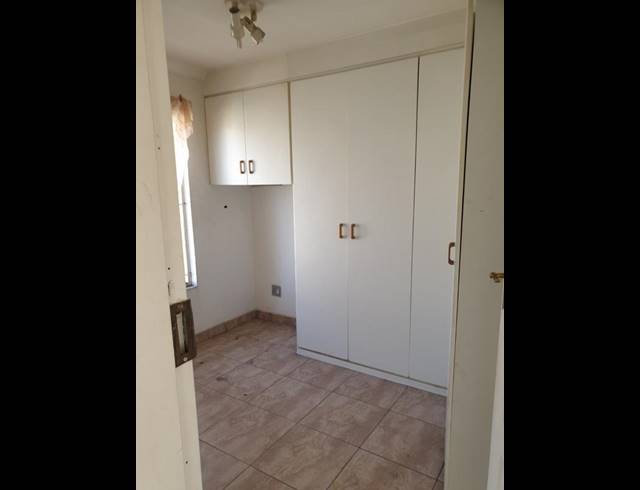 2 BEDROOM PROPERTY TO RENT IN LAKEFIELD